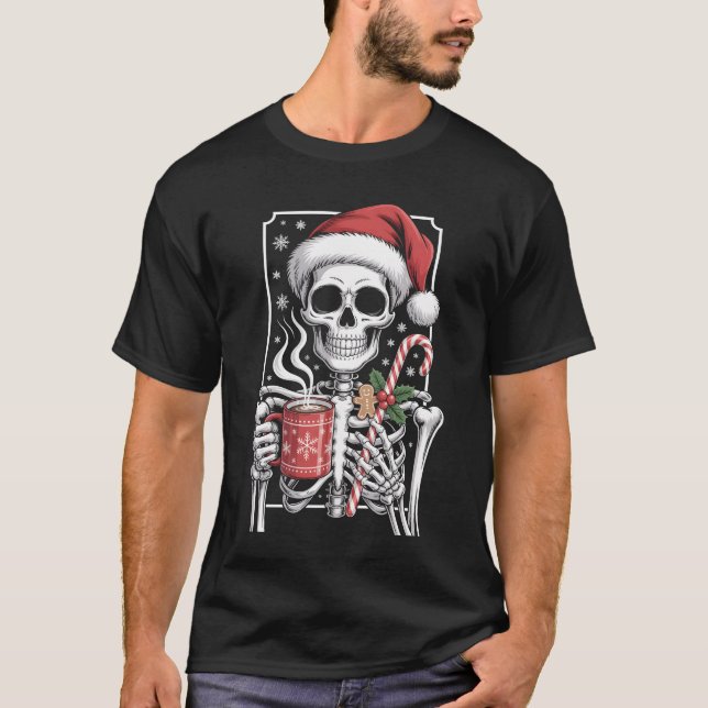Camiseta Esqueleto de Papai Noel com Caneca de Chocolate Qu (Frente)