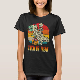 Camiseta Esqueleto Dirigindo Um Truque ou Tratar Da Mamã Do