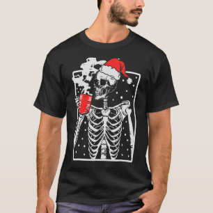 Camiseta Esqueleto Distinto Sorrindo Bebendo Crânio Café