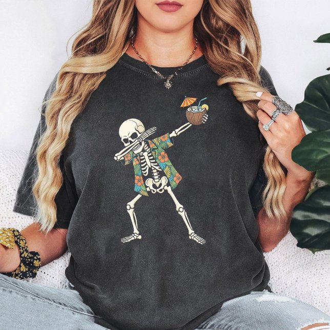 Camiseta Esqueleto Engraçado Fazendo Dab Com Bebida de Coco (Criador carregado)