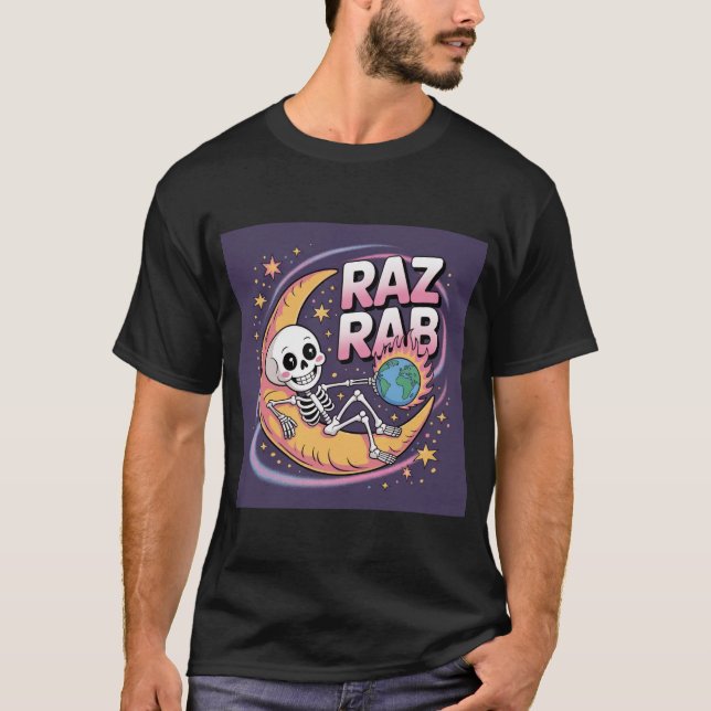 Camiseta Esqueleto Fofo na Lua Segurando a Terra Queimando  (Frente)