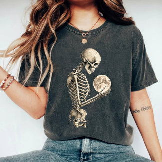 Camiseta Esqueleto Vintage ao Luar Segurando Lua Cheia Góti