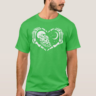 Camiseta Esqueletos Apaixonados em Formato de Coração com M