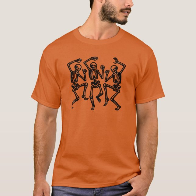 Camiseta Esqueletos estão dançando e sentindo uma boa visão (Frente)