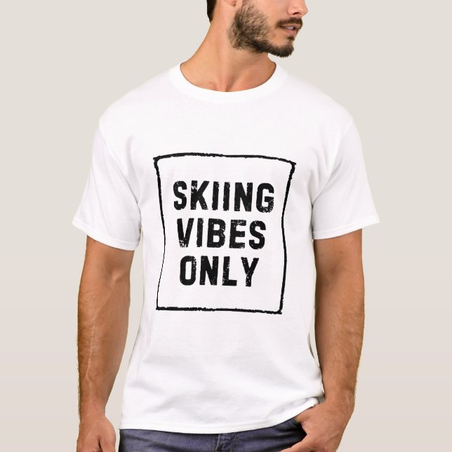 CAMISETA ESQUIANDO VIBES SOMENTE (Frente)