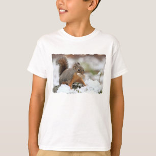 Camiseta Esquilo bonito na neve com amendoim