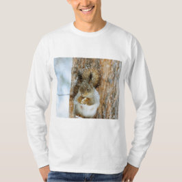Camiseta Esquilo bonito numa paisagem de inverno