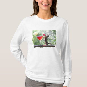 Camiseta Esquilo que bebe a bebida tropical