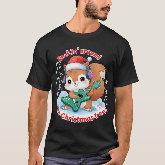 Camiseta Esquilo Rochando um Violão de Árvore de Natal em P (Frente)