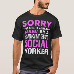Camiseta Essa Garota Foi Tirada Por Um Trabalhador Social Q