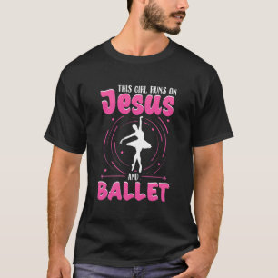 Camiseta Essa Garota Funciona Com Jesus E Balé Dançando