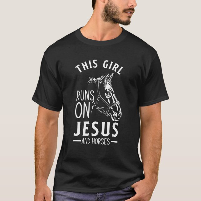 Camiseta Essa Garota Funciona Com Jesus E Cavalos Engraçado (Frente)