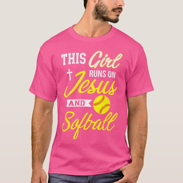 Camiseta Essa Garota Funciona Com Jesus E Sofá Para As Mulh (Frente)