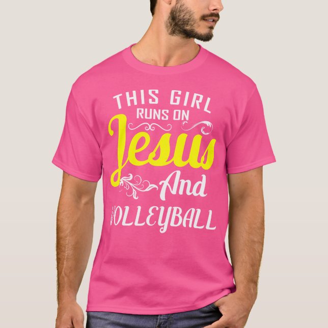 Camiseta Essa Garota Funciona Com Jesus E Voleibol (Frente)