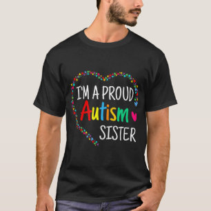 Camiseta Esse coração colorido do autismo feito com pedaços