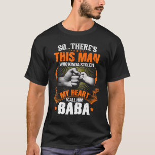 Camiseta Esse Homem Que Meio Que Roubou Meu Coração Ela Me 