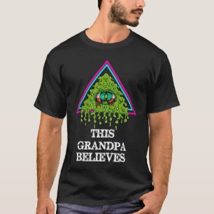 Camiseta Esse Vovô Acredita na Incrível Conspiração Illumin