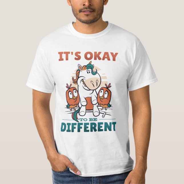 Camiseta Está bem ser diferente de convite (Frente)