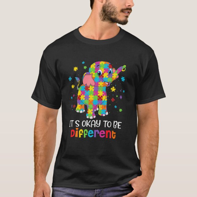 Camiseta Está bem ser diferente Quebra-cabeça de elefante A (Frente)