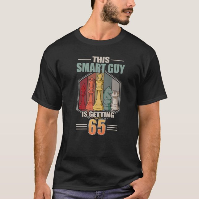 Camiseta Esta Cara Inteligente Está Recebendo 65 Chess Retr (Frente)