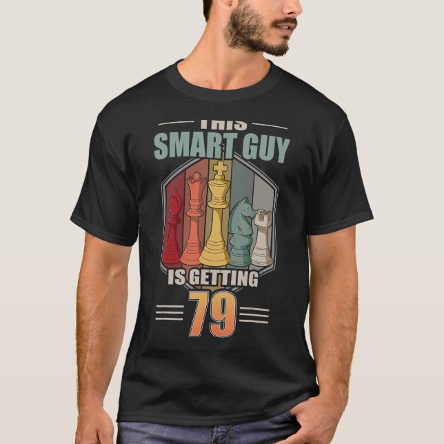 Camiseta Esta Cara Inteligente Está Recebendo 79 Chess Retr (Frente)