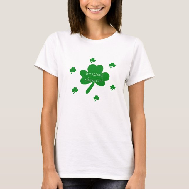 Camiseta Está chovendo Shamrocks (Frente)