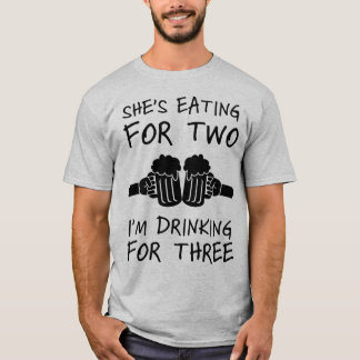 Camiseta Está comendo para dois que eu estou bebendo para
