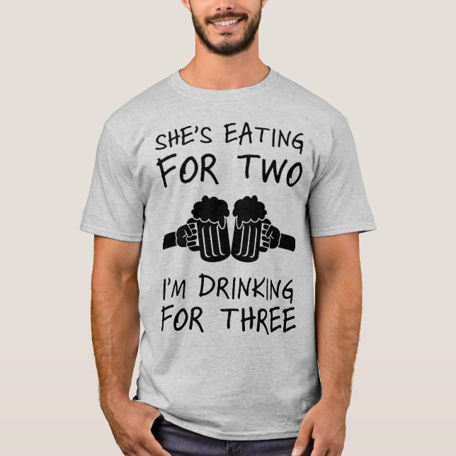 Camiseta Está comendo para dois que eu estou bebendo para (Frente)