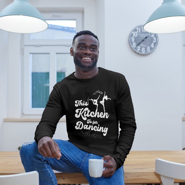 Camiseta Esta cozinha é para dançar (Step into a world where culinary artistry meets the joy of movement in our enchanting collection, "T)