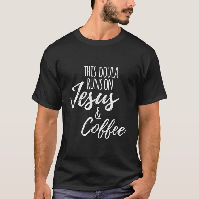 Camiseta Esta Doula Funciona Com Jesus E Café Engraçado Dou (Frente)