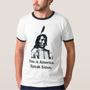 Camiseta Esta é América.  Fale Sioux. (jérsei)