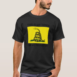 Camiseta Esta é Minha Cidade Para Eu Soltar Pum em Roupas 1
