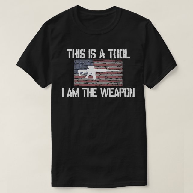 Camiseta Esta é uma FERRAMENTA Eu sou o SEGUNDO WEAPON AR15 (Frente do Design)