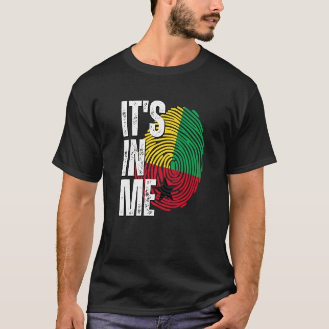 Camiseta Está em mim, guineense com a impressão digital da  (Frente)