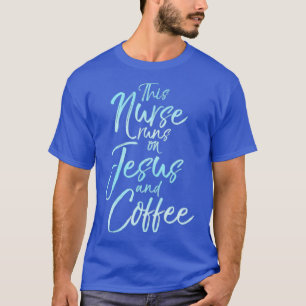 Camiseta Esta enfermeira corre sobre Jesus e café, Cute Chr