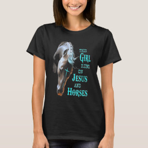 Camiseta Esta Garota Funciona Com Jesus E Cavalos