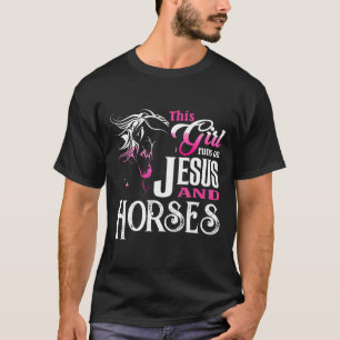 Camiseta Esta Garota Funciona Com Jesus E Cavalos A Cavalos