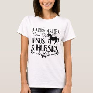 Camiseta Esta Garota Funciona Com Jesus E Cavalos - Cavalos