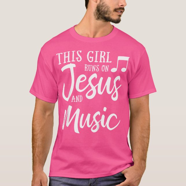 Camiseta Esta Garota Funciona Com Jesus E Presente Cristão  (Frente)