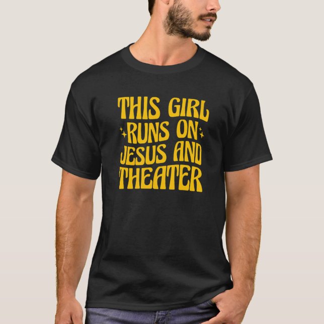 Camiseta Esta Garota Funciona Com Jesus E Teatro (Frente)