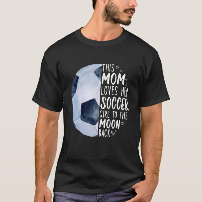 Camiseta Esta Mãe Ama A Garota De Futebol Para A Lua De Vol (Frente)