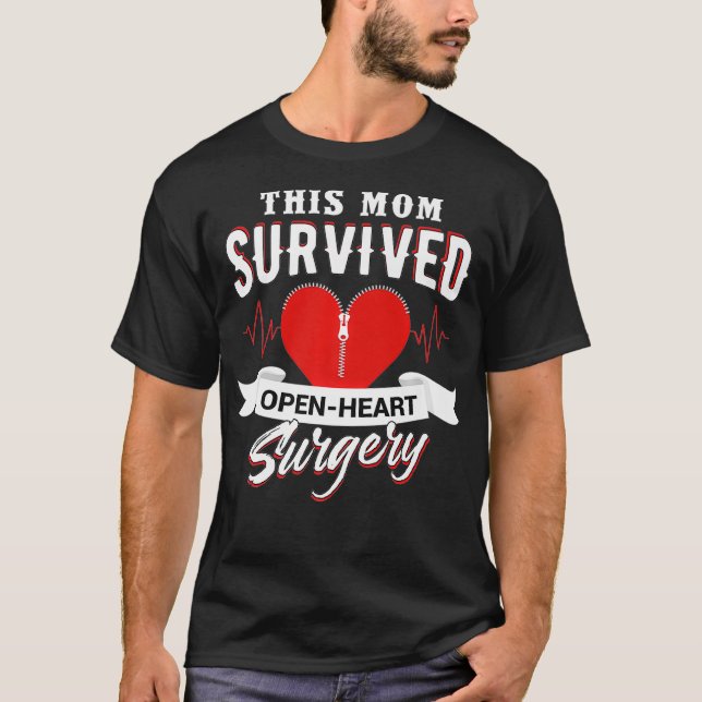 Camiseta Esta Mãe Sobreviveu A Cirurgia De Coração Aberta O (Frente)
