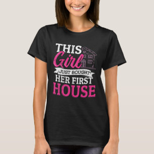 Camiseta Esta Menina Acabou De Comprar A Sua Primeira Casa.