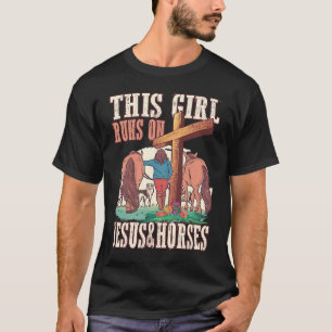 Camiseta Esta Menina corre em Jesus e Cavalos Andando no Eq