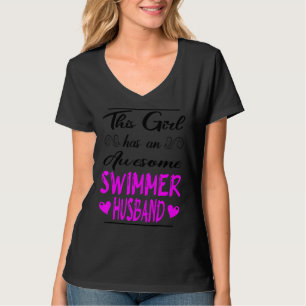 Camiseta Esta Menina Tem Um Marido Nadador Incrível