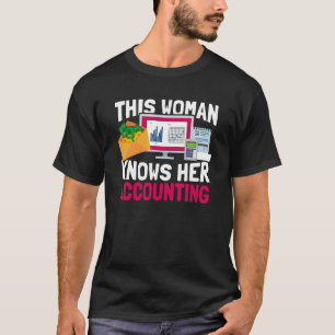 Camiseta Esta Mulher Conhece O Livro Do Auditor Contabilíst