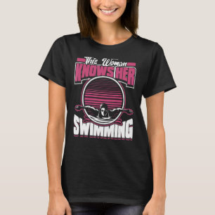 Camiseta Esta Mulher Conhece O Nadador De Água Nadadora