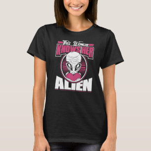 Camiseta Esta Mulher Conhece Os Aliens Dela Extraterrestre