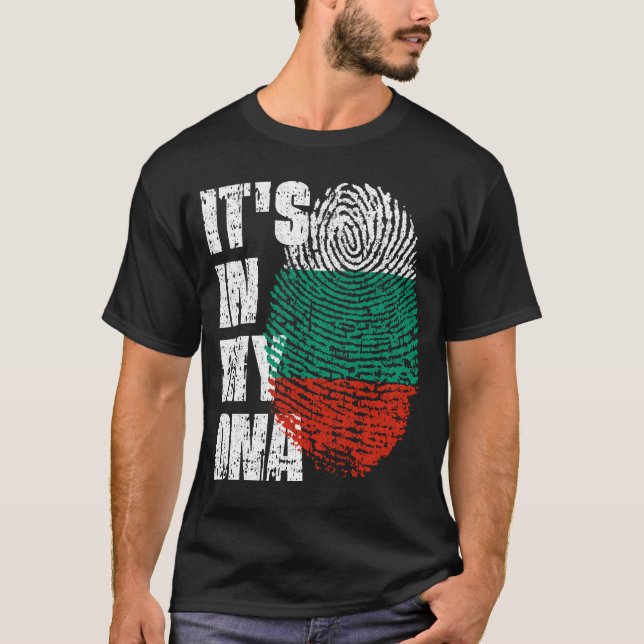 Camiseta Está no meu DNA, a garota da bandeira da Bulgária. (Frente)