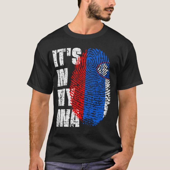 Camiseta Está no meu DNA, a moça da bandeira da Eslovênia. (Frente)